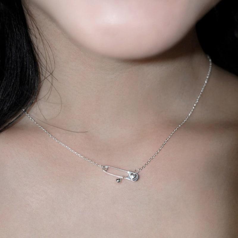 

ЩЕ ОДИН КУЛОН-ПІН У ФОРМІ КЛІТИНИ СЕРЦЯ 45cm