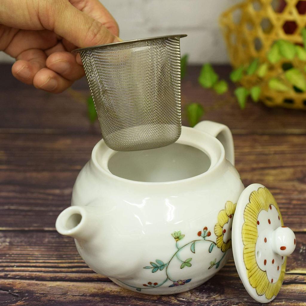 Waza No Kura Stylish Japanese Tableware Kutani Ware Teapot with Floral Arabesque Pattern and Tea Strainer Ceramic Brand Made In Japan Perfect for
