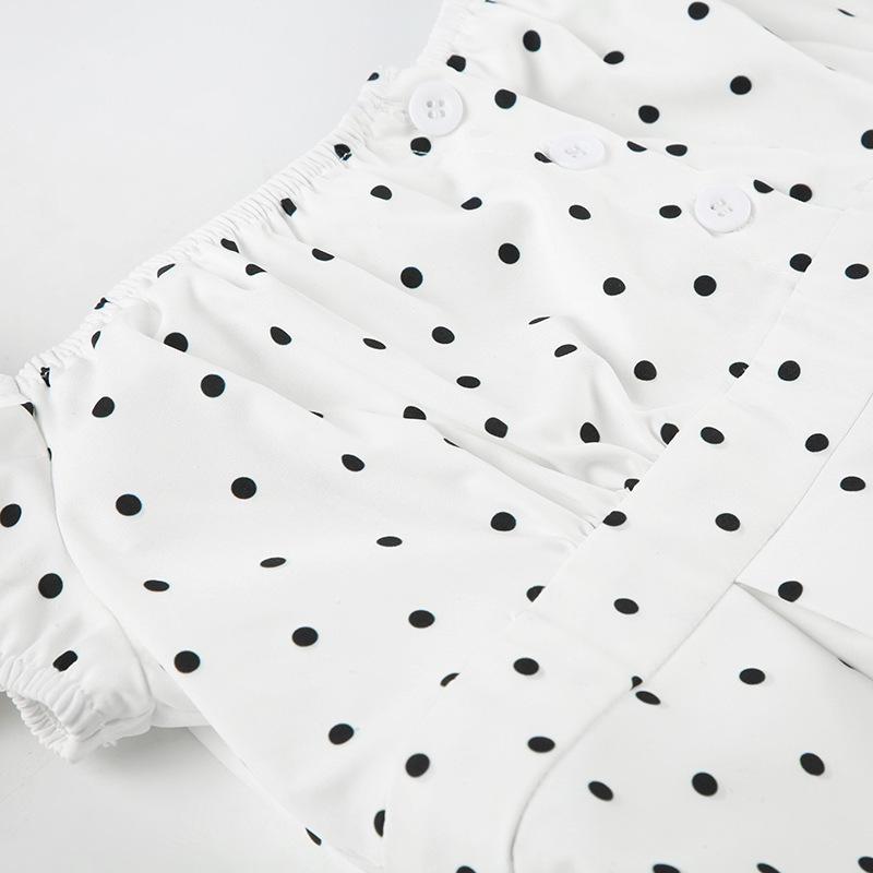 2025 Eng anliegendes T-Shirt mit Puffärmeln, Polka-Dots und V-Ausschnitt