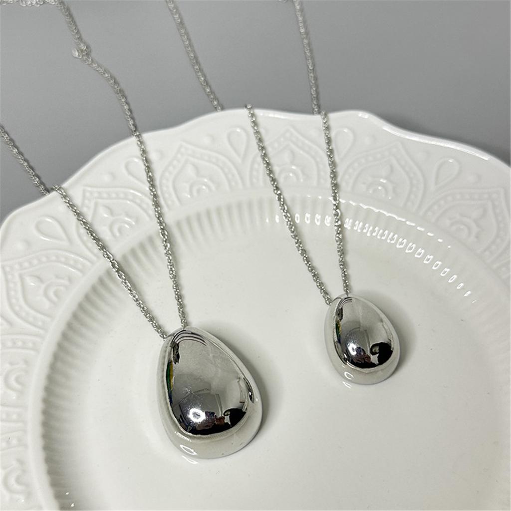 Chic Pendant Necklace with Smooth Waterdrop Charm Personalized Waterdrop Pendant Neck Jewelry Modern Neckchain Adornment