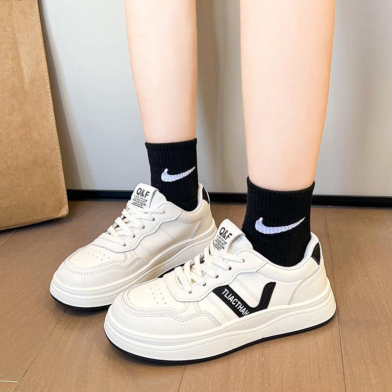 2025 autumn new versatile casual shoes show small, light and comfortable round head sports board shoes women's sports shoes