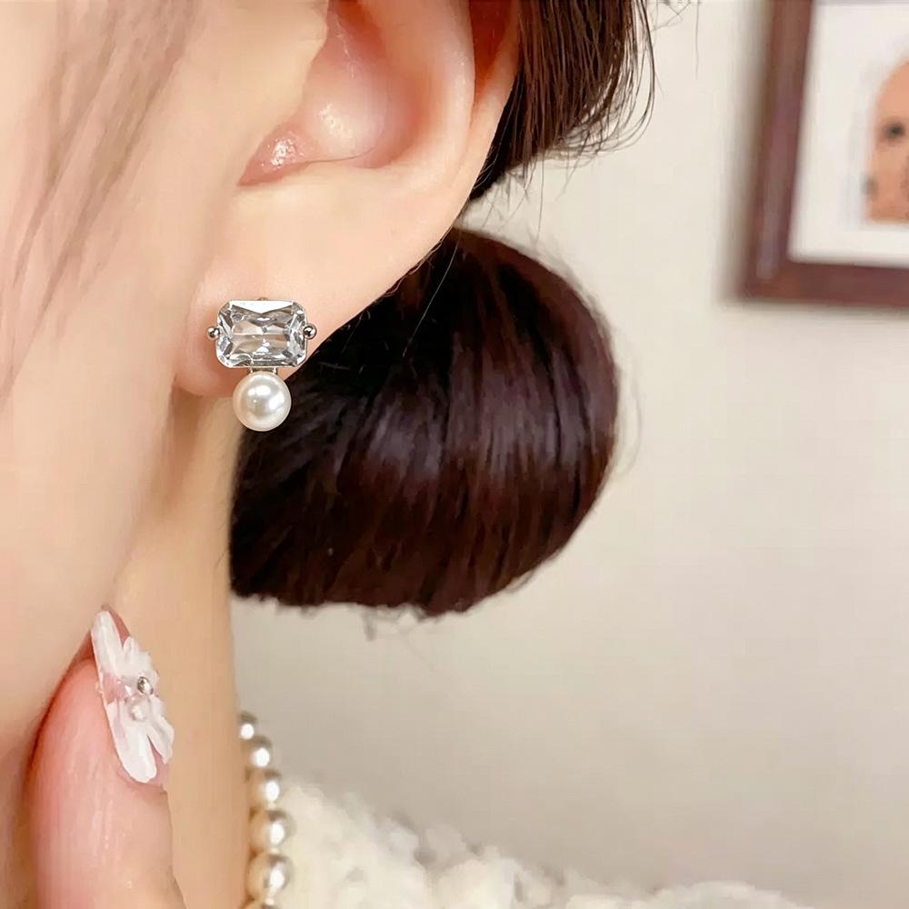 European Luxury Pearl Zirconia Stud Earrings - Elegant Design for Women