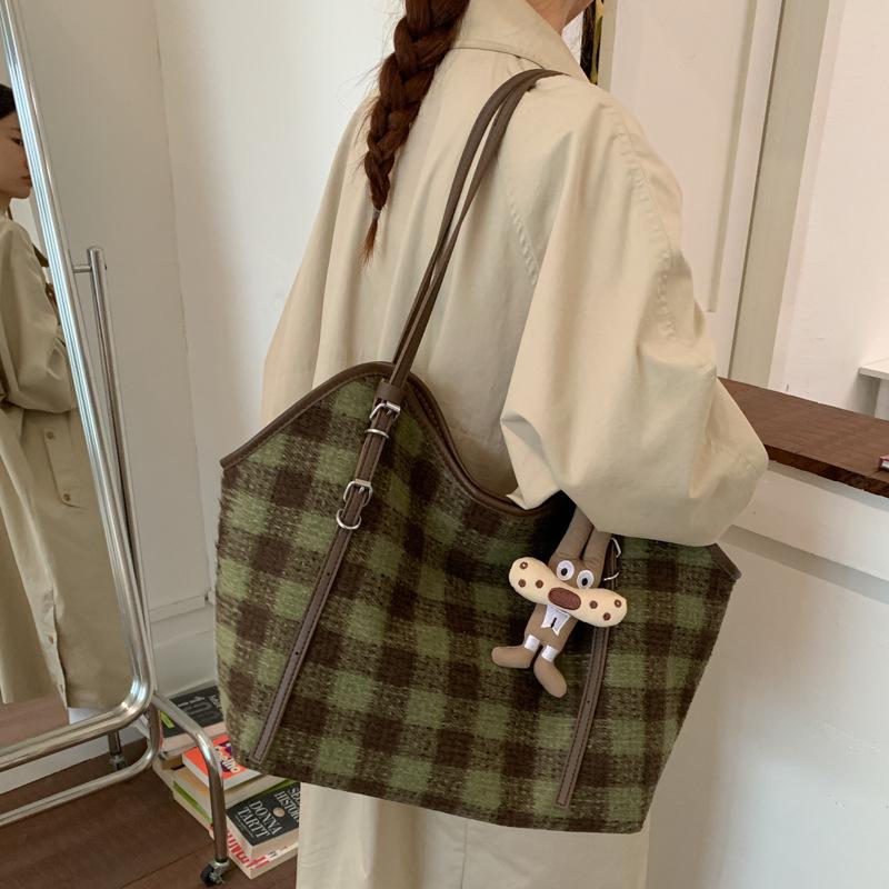 Leopard print bag women's 2025 new autumn and winter daily commuting versatile shoulder bag premium texture going out tote bag