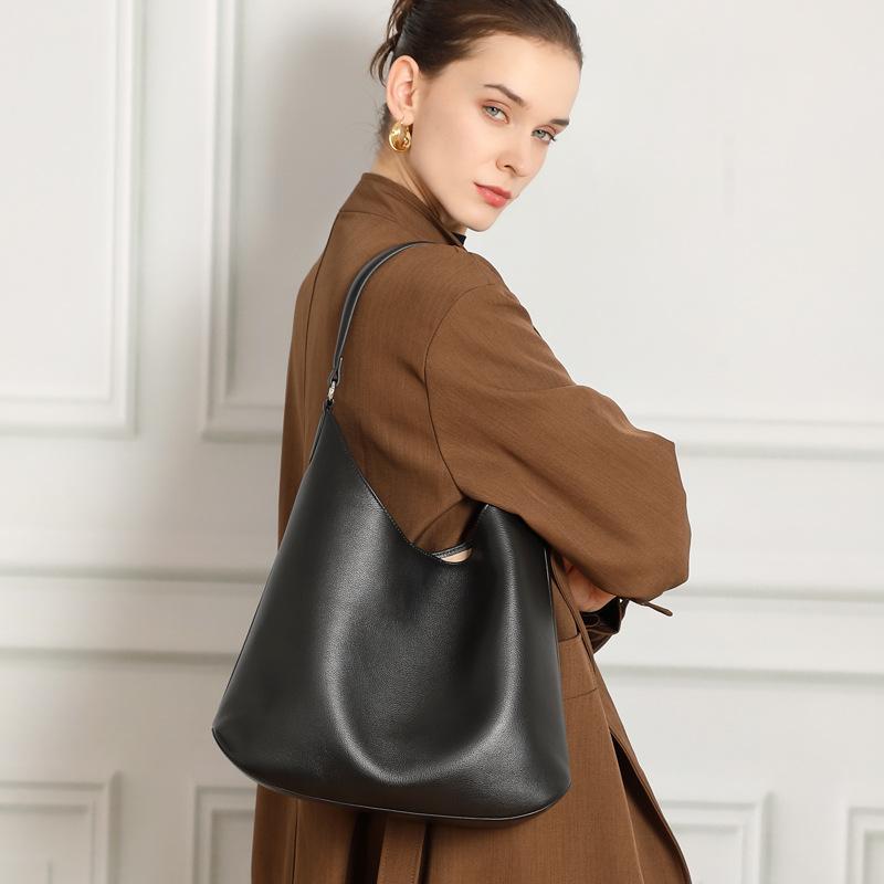 Women's Vegetable Tanned Lazy Wind Single Shoulder Armpit Bag Simple Tote Bag Large Capacity Commuter Single Shoulder Bucket Bag