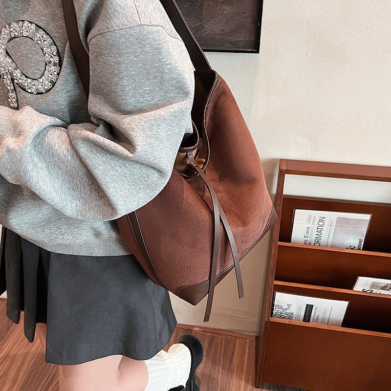 New popular versatile autumn and winter retro large-capacity bag women's shoulder bag fashion matte suede bucket bag