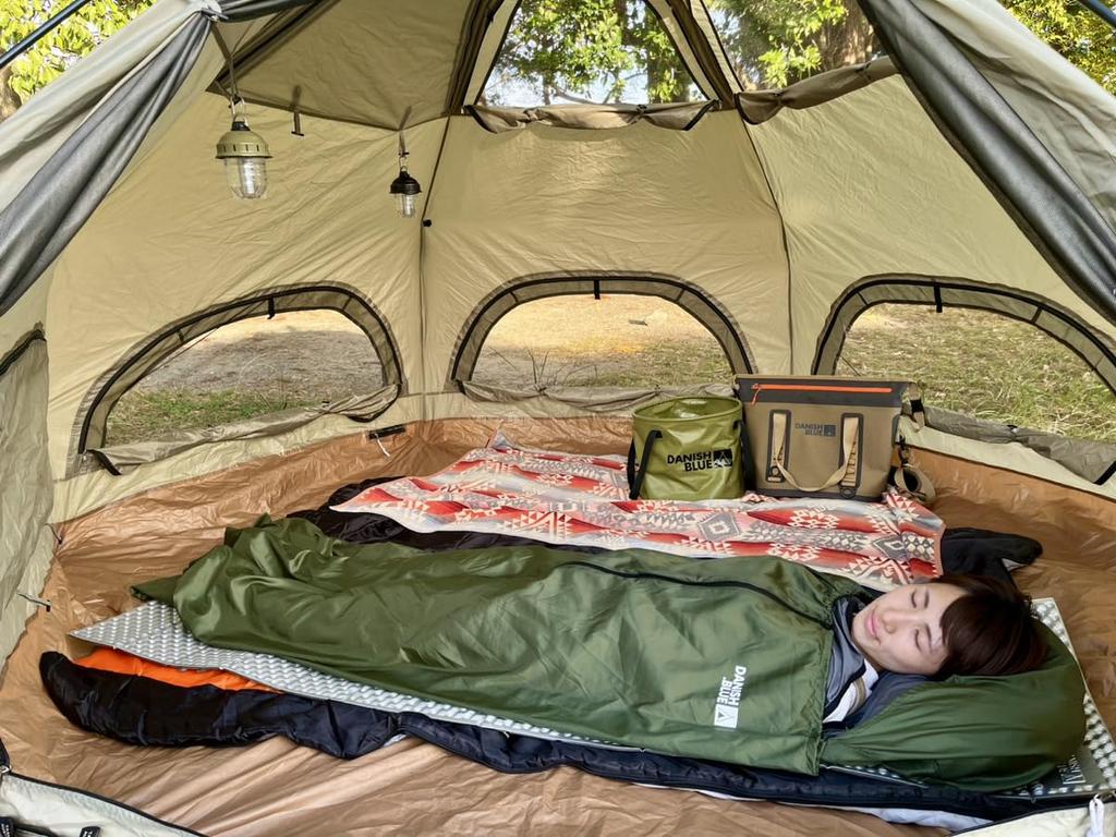 By Camp Brand from Sleeping Bag Cover That Allows You To Expose Your Regular [Supervised Instructor Hyogo] Moisture-permeable, Water-repellent Legs.
