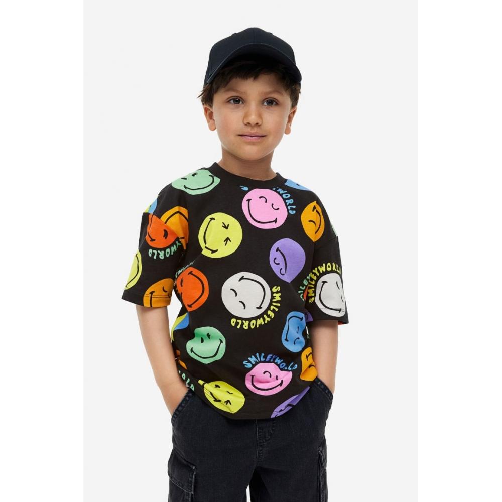 

Футболка с принтом HM, черный смайлик