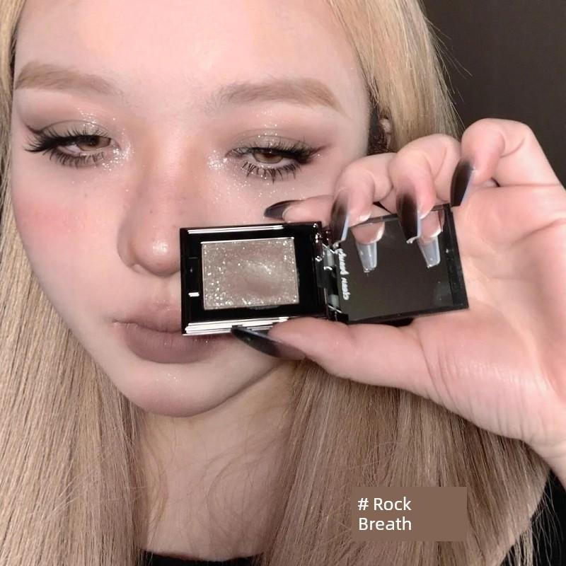 So Shiny! High-End Ice-Clear Blue Mixed Shimmer Single Eyeshadow Palette, Perfect for Creating a Smoky Eye Look
