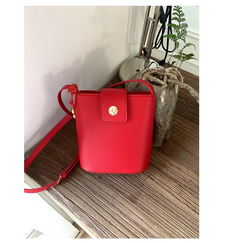 Retro Niche Texture Mobile Phone Bag Women's 2025 New Fashion Going Out Bucket Bag Foreign Style Ins Shoulder Messenger Bag