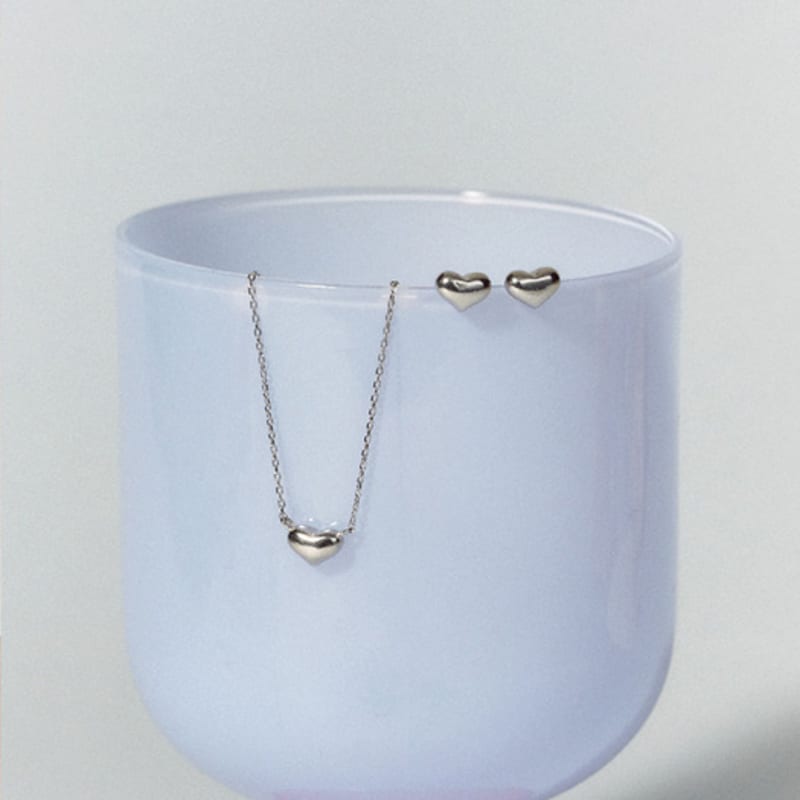 JUDY AND PAUL [925 Silver] Muse All-Silver Plump Heart Earrings