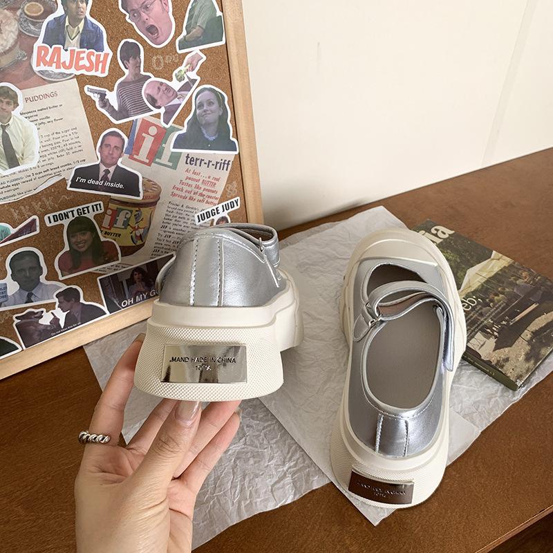 

Модные универсальные белые туфли на платформе с круглым носком, женские новые весенне-летние туфли Мэри Джейн с мелким вырезом, увеличивающие рост, низкие кеды 40 серебряный