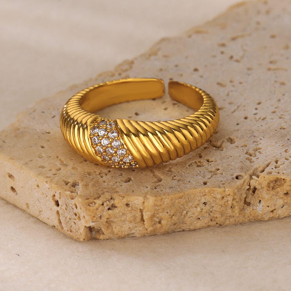 18K Goldplattierter offener Ring mit Zirkonia-Blattdesign - Luxuriös, Anlaufgeschützt, Ideal für Frauen