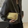 A Stylish And Thin Envelope Handbag With A Retro Chain Suitable For Ladies To Carry On One Shoulder Or Crossbody.