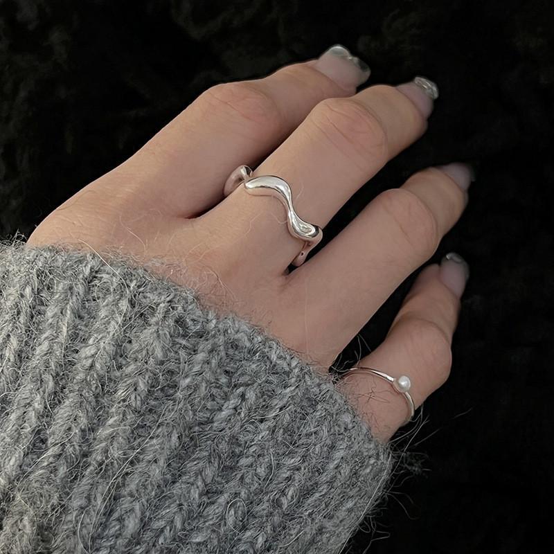 Stylish Geometric Wave Open Ring For Women With Adjustable Copper Design And Pearl Accent