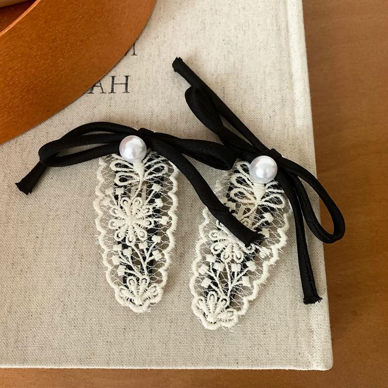

Lace Trim Pearl Bow Hair Clip - Korean Retro Versatile Side Clip for Bangs