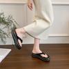 Thick-soled flip-flops shoes women's shoes wear 2025 new summer soft-soled sandals beach slippers