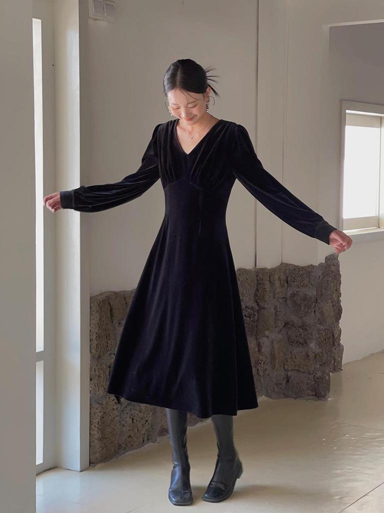 Ge Ming Velvet V-Neck Waist-Cinching Long-Sleeve Winter Dress, Style YH4748F.
