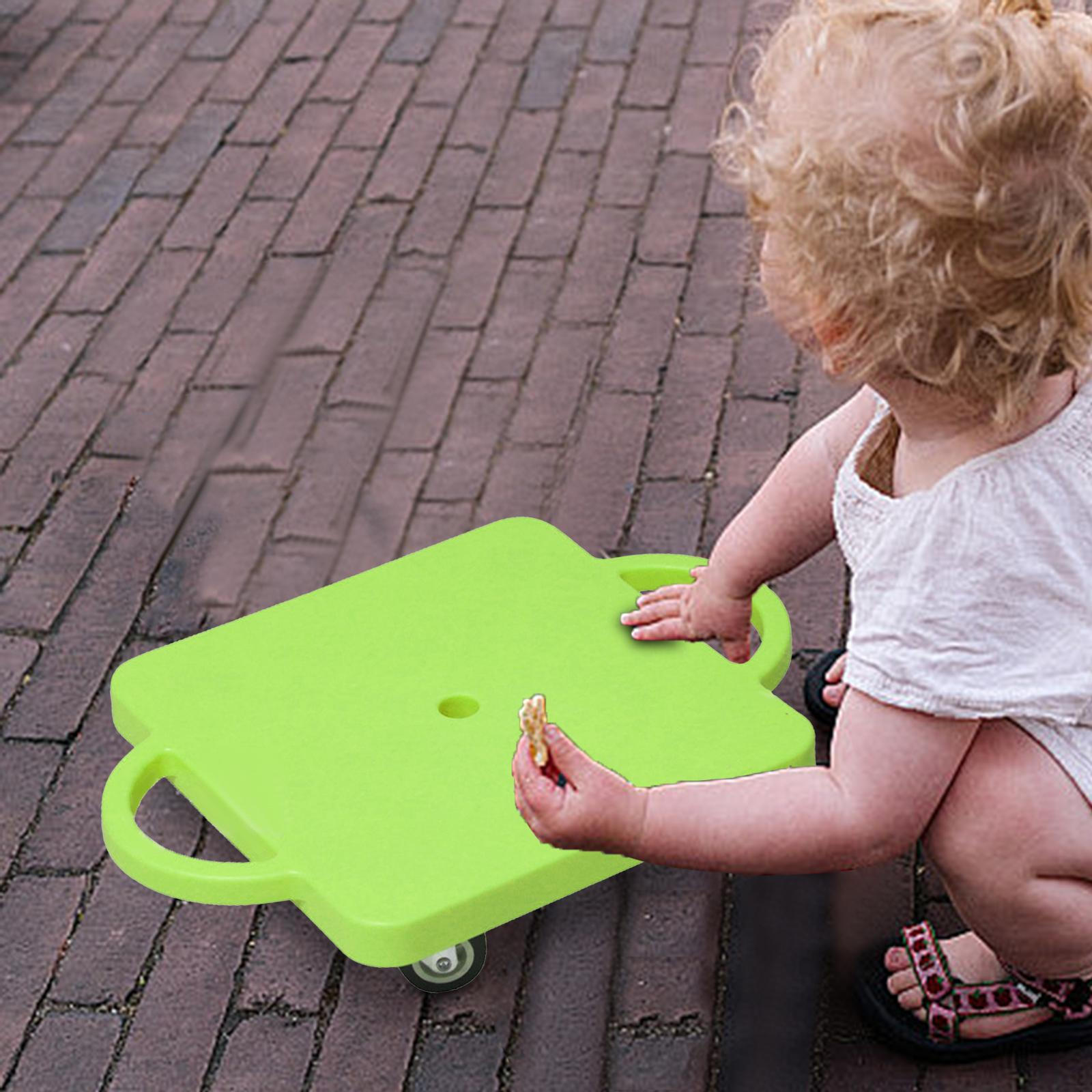 

Дошки для скутерів у приміщенні з ручками. Балансова дошка. Підлогові самокати для дитячого парку. зелений