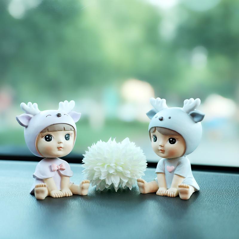 Nodding Couple Doll Ornament - Cute Resin Decoration for Cars & Cakes