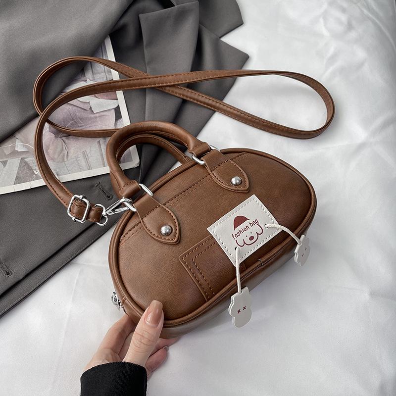 Niche fashion portable small bag women 2025 new retro small square bag versatile single shoulder messenger bag one piece delivery