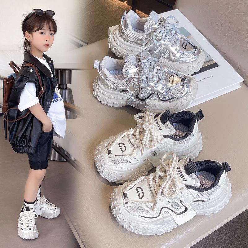 

Спортивная обувь для девочек. Новая осенняя сетчатая детская обувь. Кроссовки для мальчиков с мягкой подошвой. Обувь для пап. Детская обувь среднего возраста. 26 серебряный