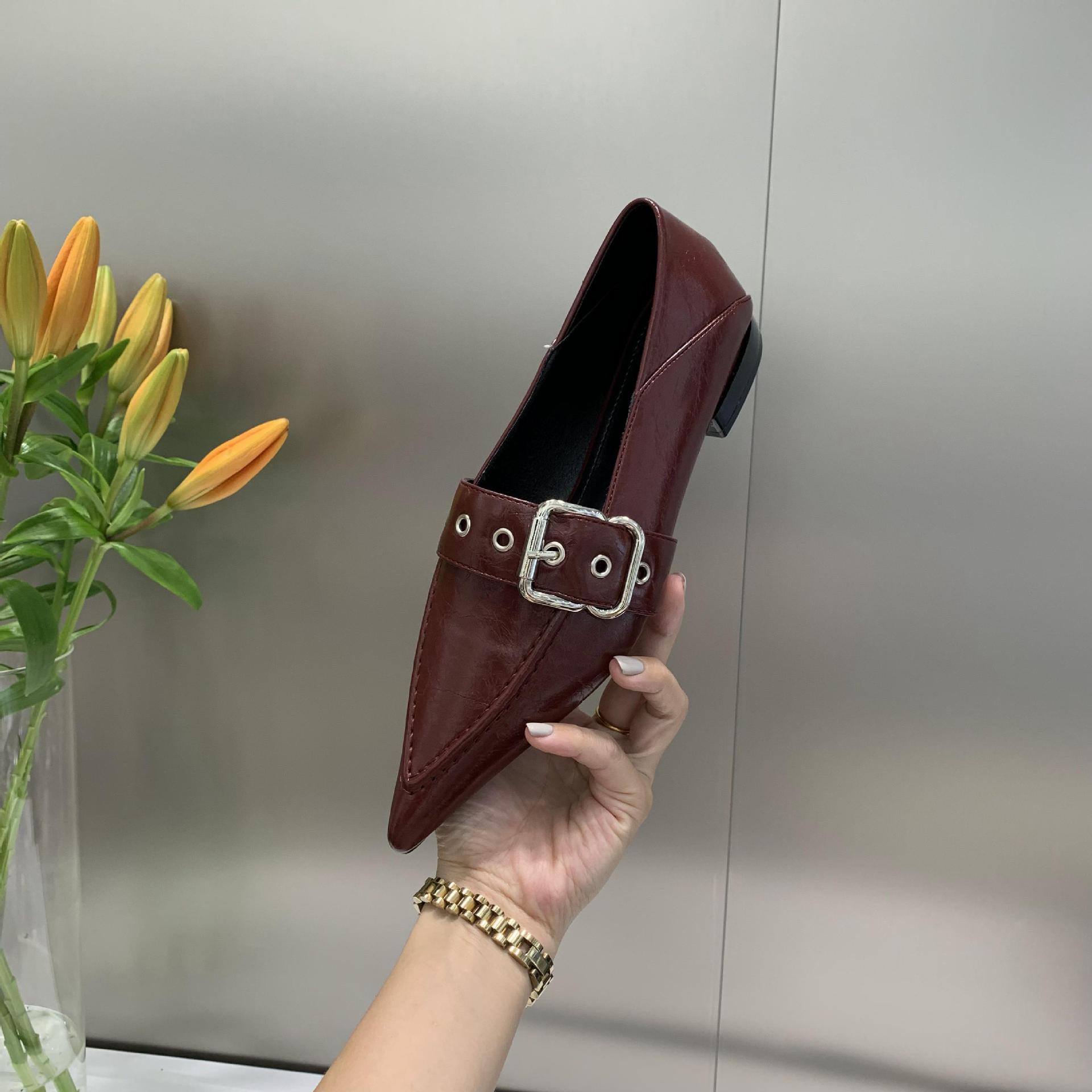 

Нишевые новые туфли-лодочки класса люкс с острым носком, квадратной металлической пряжкой, глубоким вырезом, удобные для ходьбы, с легким вырезом, средним каблуком, французские ретро одинарные туфли 41 бордовый