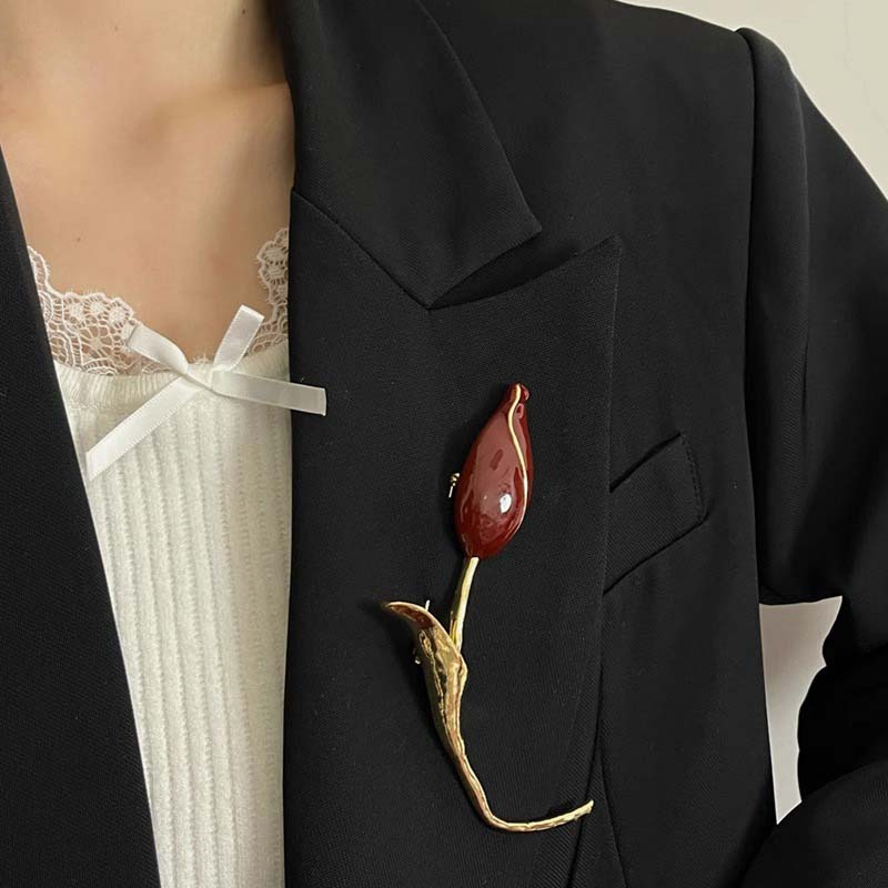 Vintage Red Tulip Shaped Flower Bud Broochs for Women Girls Exaggerated Metal Big Petal Brooch Suit Pins Jewelry Gifts