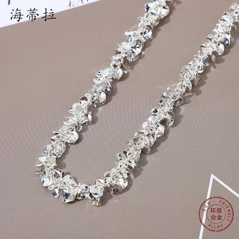 New Niche Exquisite Temperament Alloy Necklace Versatile Women's Collarbone Chain Custom Fashion