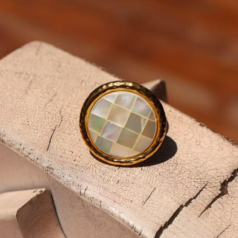 

Vintage Exquisite Mother-of-Pearl High-End Women s Ring
