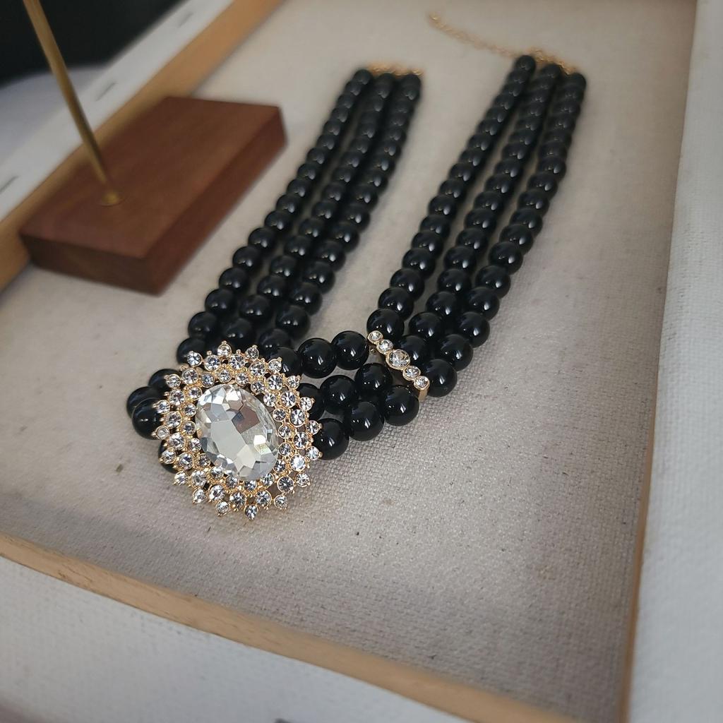 Europäische und amerikanische französische Retro-Perlen-Choker-Halskette, Imitationsperlen-Quadrat-Strass-Mode-Collier-Schmuck für Frauen