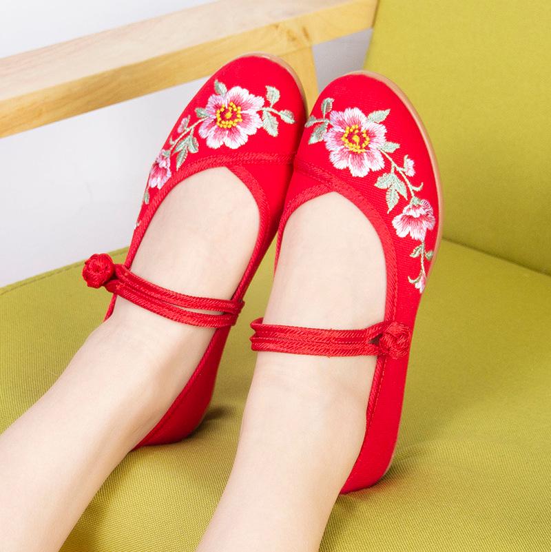 Old Beijing Women's Embroidered Cloth Shoes, Non-Slip Flat Hanfu Style with Beef Tendon Sole