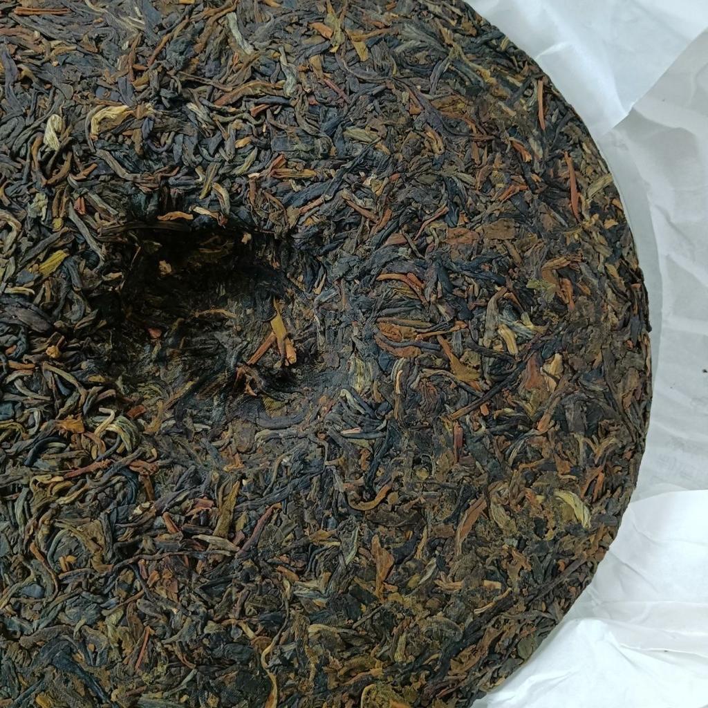 2022 Yunnan TAETEA Menghai Dayi 7582 Klassischer Roher Pu'er Tee Puerh Tee 357g 2201