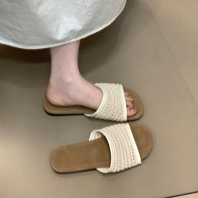 

New casual versatile flat-bottomed cool slippers, wearing beach wind hollow-woven niche slippers 35 коричневий