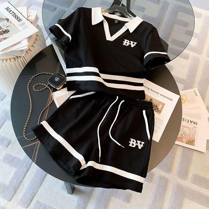 2024 Damen Koreanischer Stil Lässiges Sommer Sportbekleidungs-Set: Lockere zweiteilige Shorts gegen das Altern