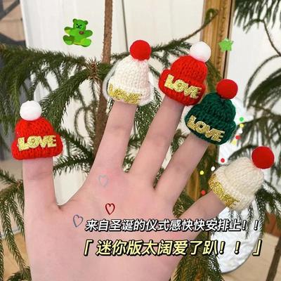 Niedliche kleine Weihnachtsmütze Gestrickte Wollmütze Niedliches Mini-Finger-Set Weihnachtsbaumschmuck Dekorationszubehör