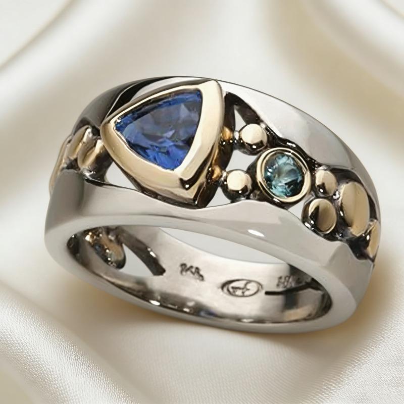 Elegant Women Copperand Gold Color Fashion Ring Hollow Out Inlaid Blue Stone Engagement Rings for Women Wedding Jewelry