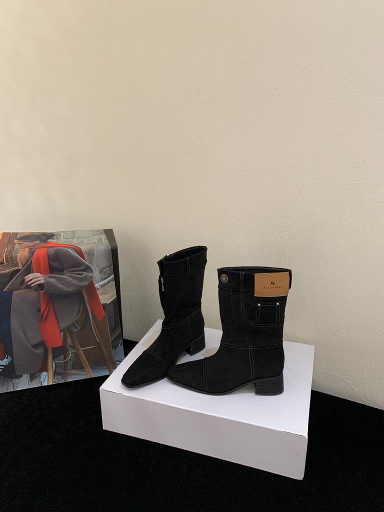 Autumn and Winter Boots 2025 New French Medium Boots Thick Heel High Boots Pleated Pile Boots