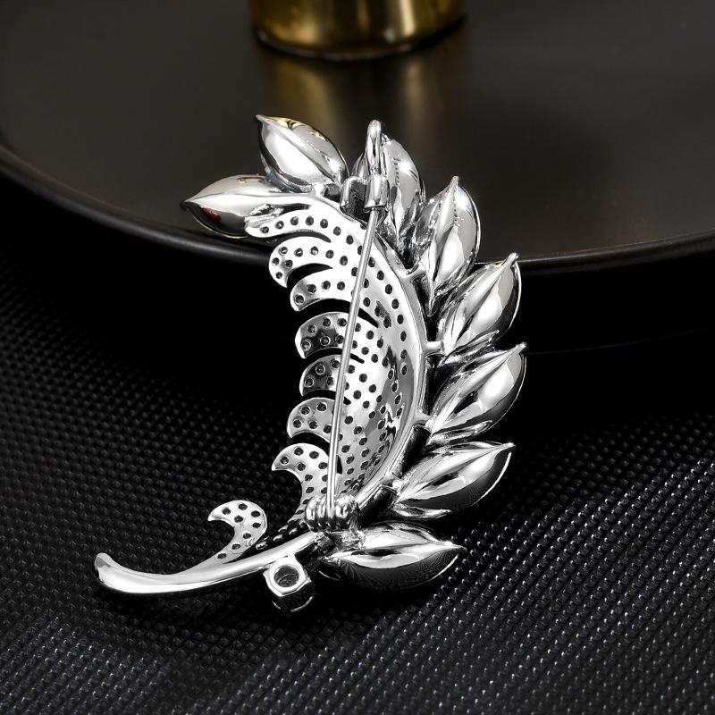 European Design Sense of Elegance Temperament Full of Zirconium Leaves Brooch Anti-light Accessories Classic Luxury