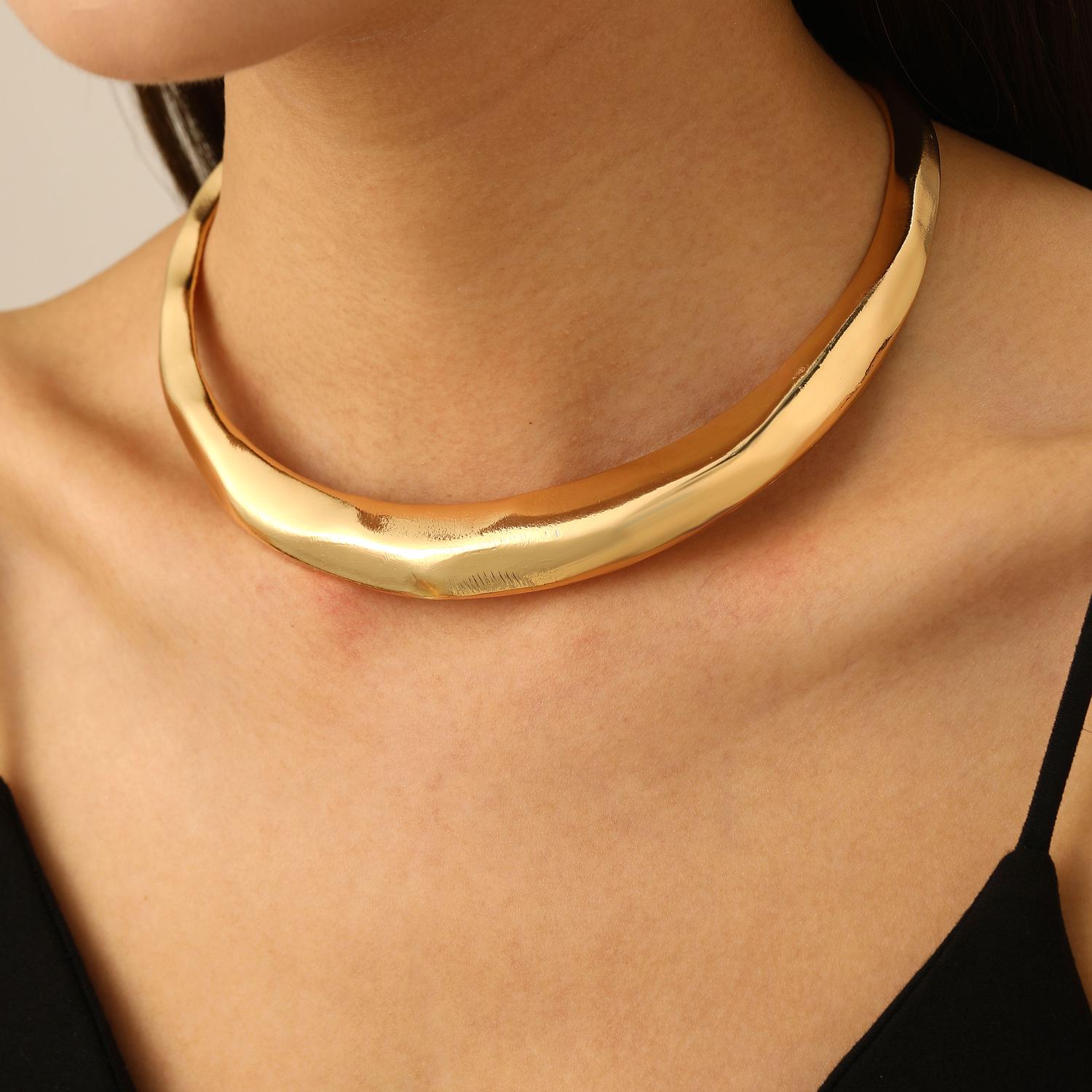 

Элегантный геометрический чокер-волна: Европейское и американское ожерелье для женщин