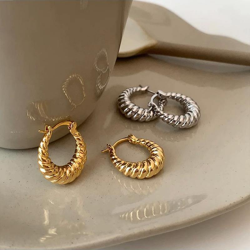 Retro Cold Wind Croissant Texture Spiral Earrings Hundred with Ins Style Croissant-shaped Atmospheric Earrings Elegant Accessories Classic Jewelry