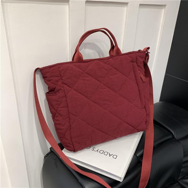 Going out for leisure Large capacity rhombus cotton bag New women's bag Fashion commuter shoulder messenger bag Portable tote bag