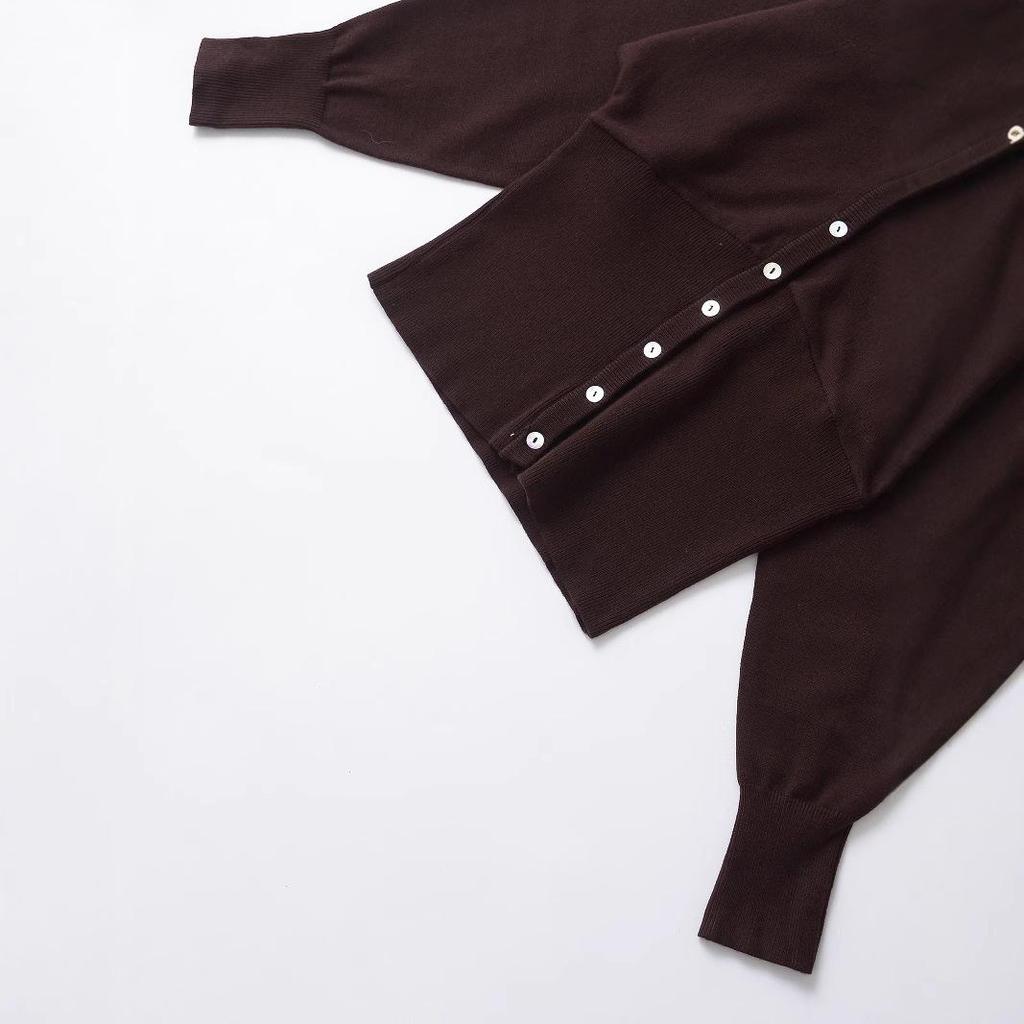 2024 Winter Women's V-Neck Long Sleeve Slim Knit Cardigan - European & American Style