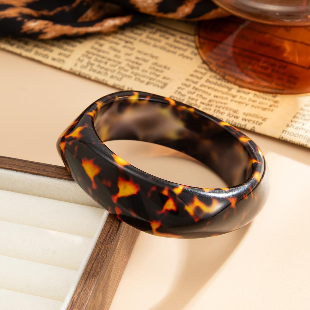 Exaggerated Irregular Wide Leopard Pattern Bangles Fashion Geometric Acrylic Resin Bangle for Women Vintage Bracelets Jewelry