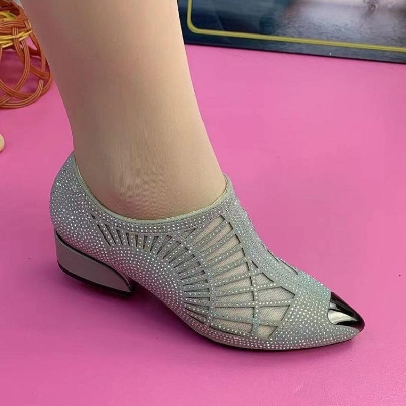 New Pointed-toe, Chunk-heeled Dancing Shoes Are Comfortable, Versatile and Breathable Single Shoes