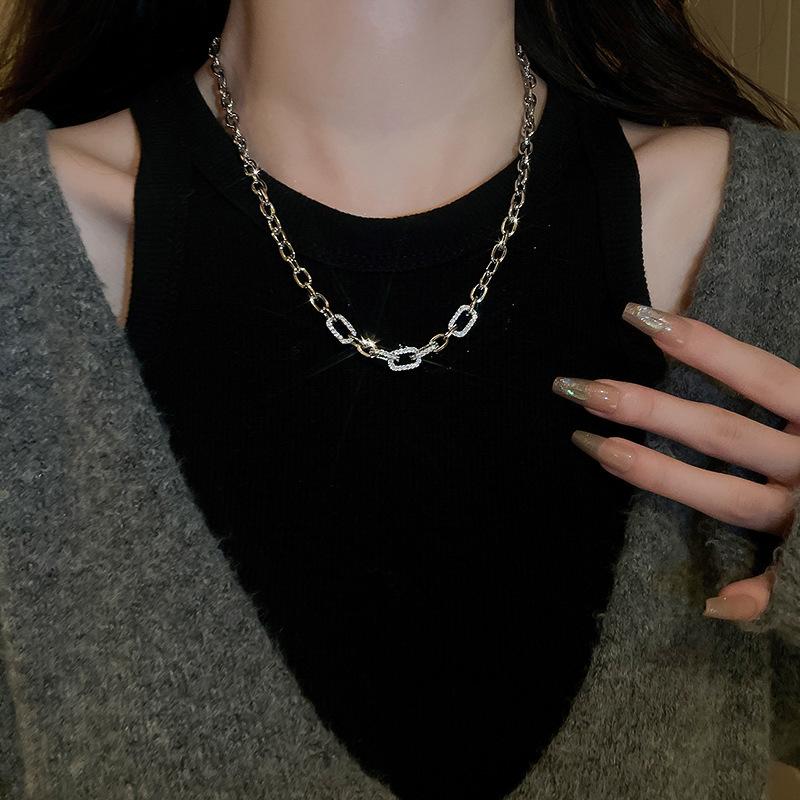 Simple butterfly adjustable necklace niche versatile light luxury sweater chain women's high-end fashion temperament jewelry