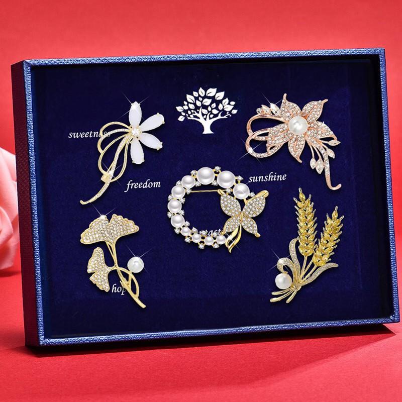 Elegant Floral Brooch Set Women Alloy Flower Rose Silverleaf Pin Collection Luxury Minimalist Accessory Office Wear