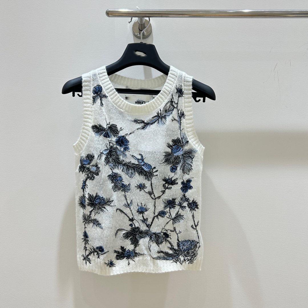 

Высококачественный кардиган из цветочной шерсти мохера с вышивкой и V-образным вырезом M