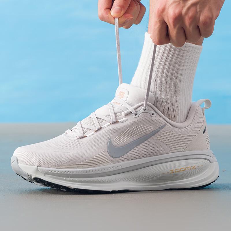 

NIKE Men s Vomero 18 Neutral Running Shoes HM6803-009 US 7.5