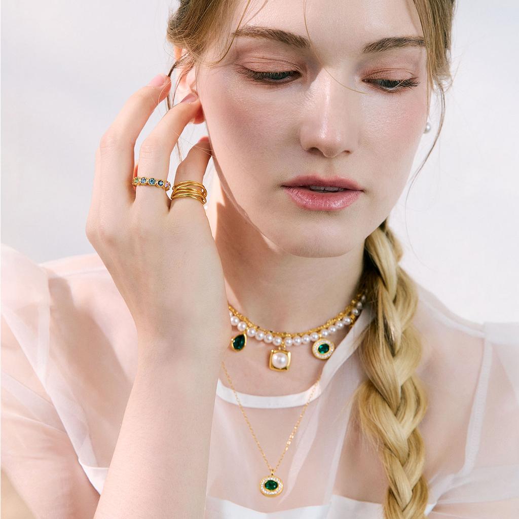 Mezmic Emerald Object Chain Necklace