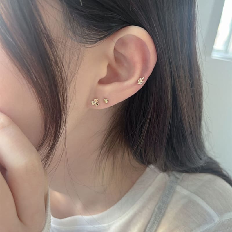 Youngglow 14k Leaf Cubic Piercing